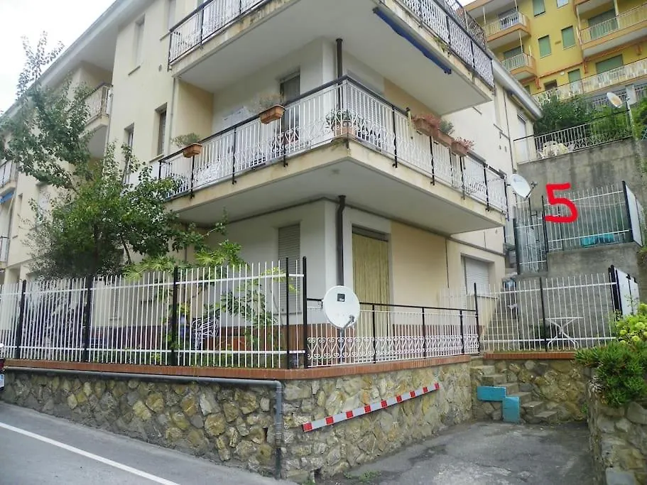 Monolocale N 5 Vicino Al Centro E Con Dehor Apartment Laigueglia Italy